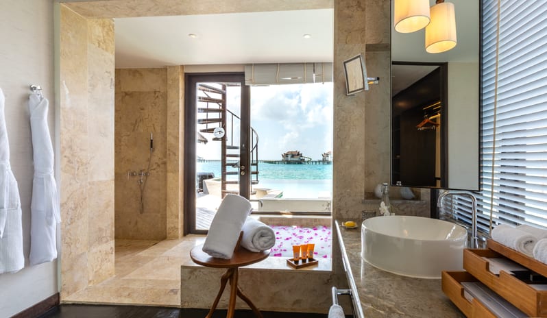 OZEN RESERVE BOLIFUSHI - Ocean Pool Suite with Slide - Master Bathroom 2